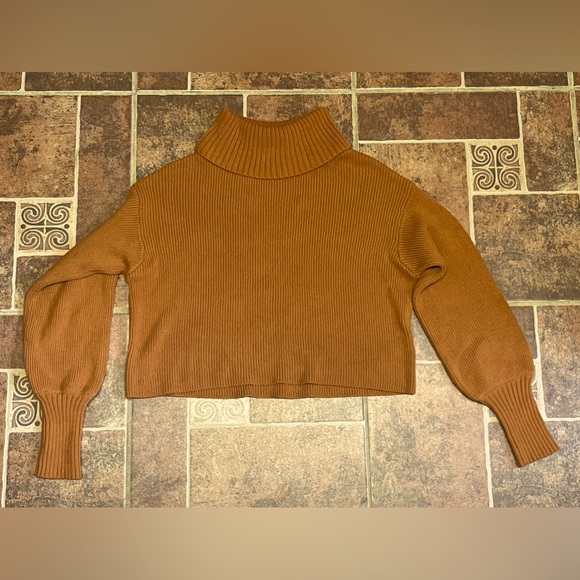 Cropped turtleneck sweater - Picture 6 of 6